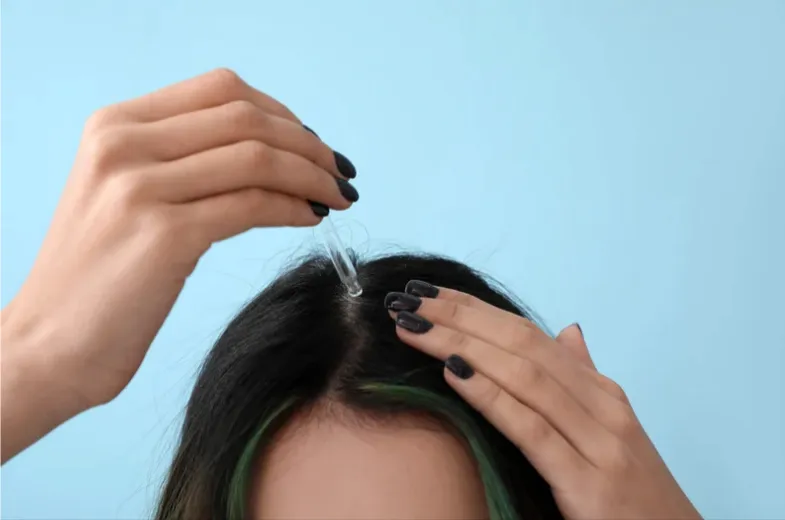 Pelo aquí, pelo allá: Lo que pasa con tu cabello en la menopausia (y qué podés hacer)