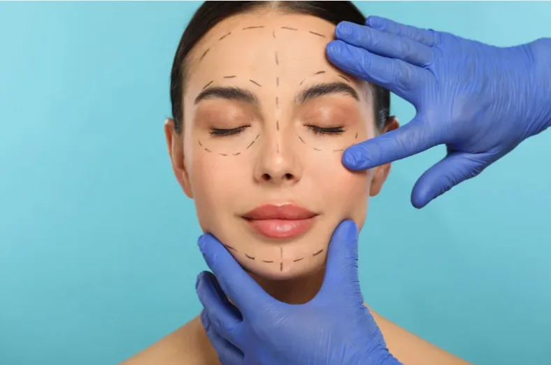 El Auge del “Menopause Makeover”: Los Retoques Sutiles Que Muchas Mujeres Se Están Haciendo